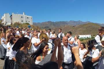 Unas 1.200 personas dan vida a una nueva edición de la Traída del Agua (Foto Francisco Javier Santana y TA)